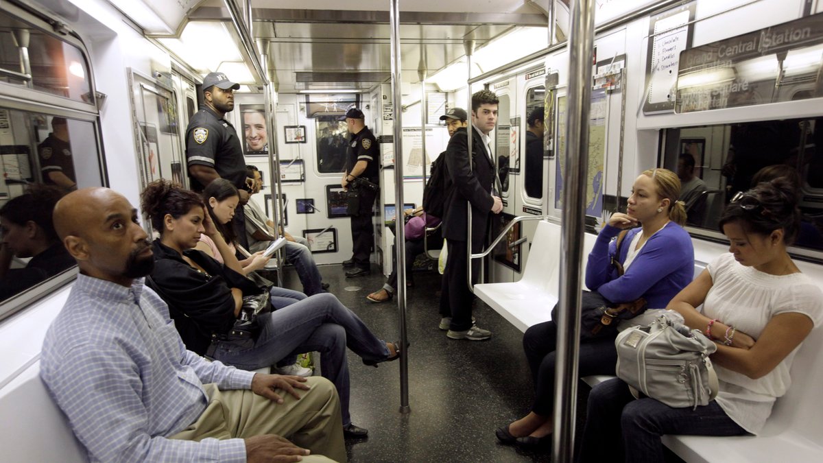 Läkaren gillar att smygfotografera kvinnor på New Yorks tunnelbana. Bilden har inget med texten att göra.